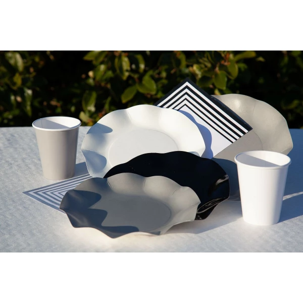 Extra Piatti Piani di Carta Compostabile a Petalo Nero 21 cm