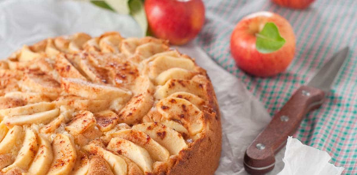 Torta di mele e amaretti, ricetta della nonna